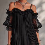 Rochie mini neagră din șifon cu umeri decupați și dantelă