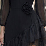 Rochie mini neagră cu mâneci transparente, trandafiri 3D și volane