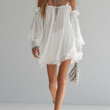 Rochie mini boemă și fluidă cu umeri decupați