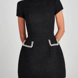 Rochie mini cu buzunare și accente din perle