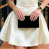 Rochie mini din satin cu umeri asimetrici și flori 3D