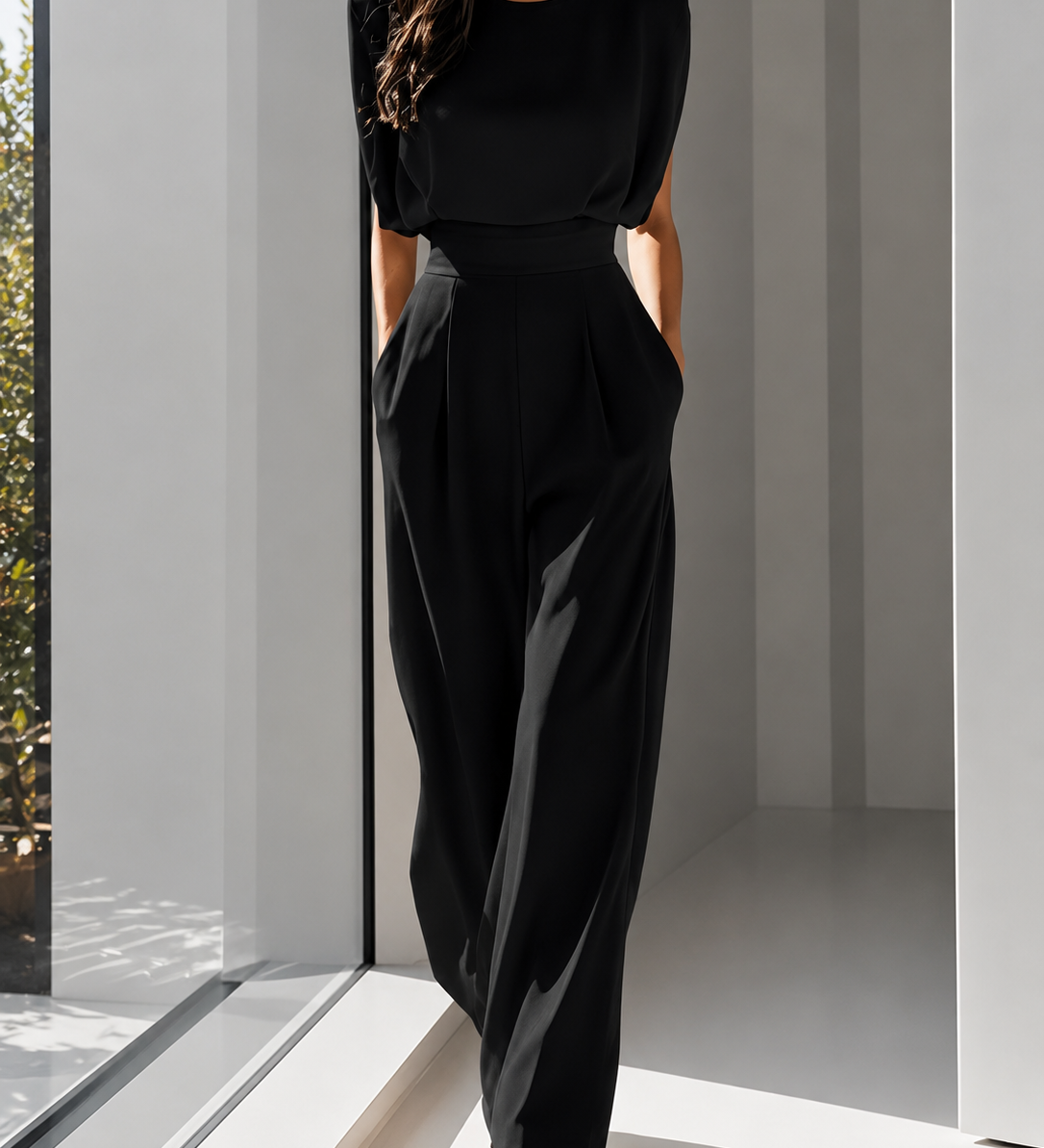 Salopetă elegantă cu talie accentuată și pantaloni drepti