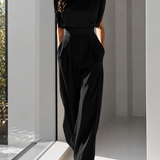 Salopetă elegantă cu talie accentuată și pantaloni drepti