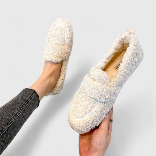 Încălțăminte călduroasă cu design elegant