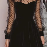 Rochie mini din catifea neagră cu mâneci transparente cu buline