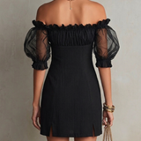 Rochie mini neagră cu umeri decupați și mâneci bufante