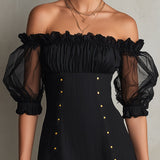 Rochie mini neagră cu umeri decupați și mâneci bufante