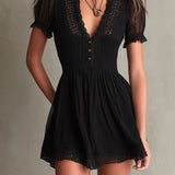 Rochie mini neagră plisată cu dantelă