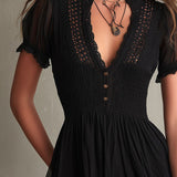 Rochie mini neagră plisată cu dantelă