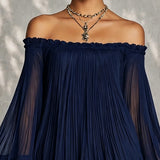 Rochie mini bleumarin cu umerii goi și mâneci clopot