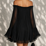 Rochie mini neagră din șifon cu umerii goi și mâneci clopot