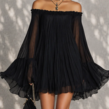 Rochie mini neagră din șifon cu umerii goi și mâneci clopot