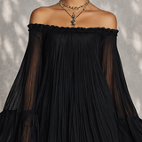 Rochie mini neagră din șifon cu umerii goi și mâneci clopot
