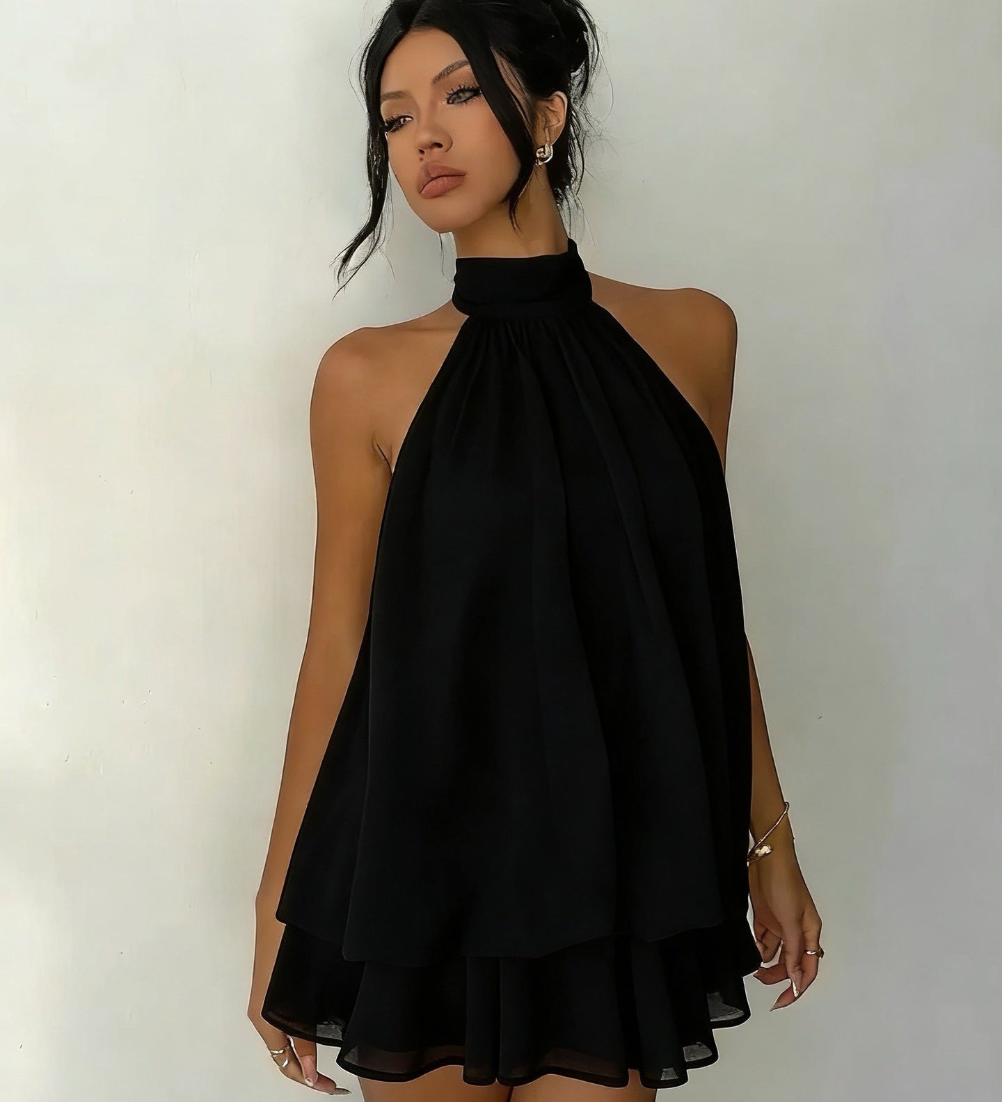 Rochie mini stratificată cu spate gol