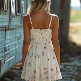 Rochie mini boemă cu bretele subțiri și imprimeu floral alb