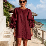Rochie mini bordo cu nasturi florali și manșete florale