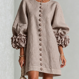 Rochie mini albă cu flori și manșete decorate