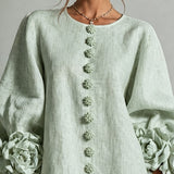 Rochie mini verde salvie cu nasturi florali și manșete tip trandafir