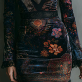 Rochie mini mulată din catifea cu imprimeu floral și decolteu în V