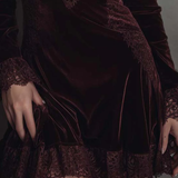 Rochie mini din catifea bordo cu dantelă