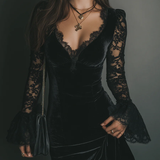 Rochie mini din catifea neagră cu mâneci evazate și dantelă