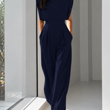 Salopetă elegantă cu talie accentuată și pantaloni drepti